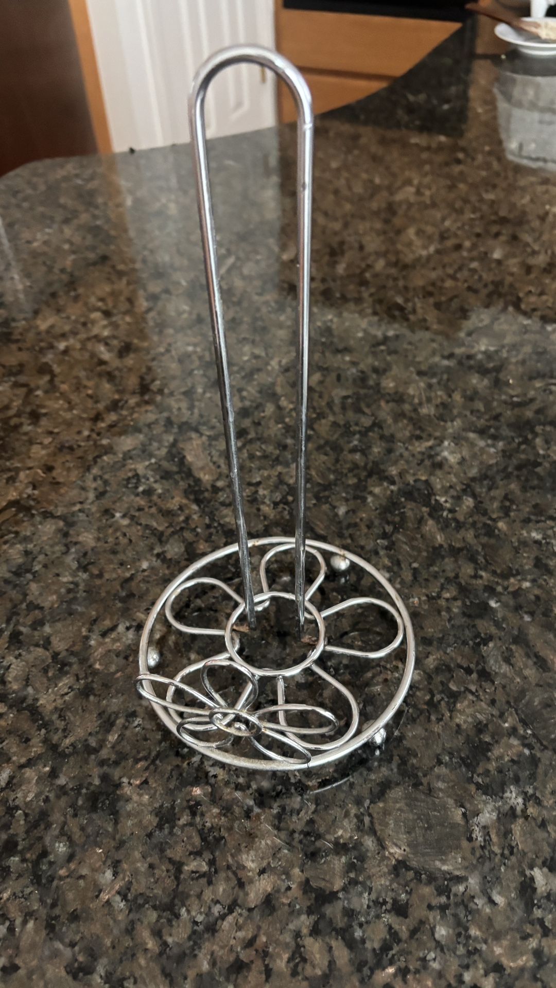 Metal Foral Paper Towel Stand