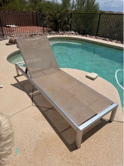 ☀️ Adjustable Outdoor Pool Lounge Chair – Excellent Condition – $60