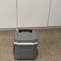 16-quart Rolling Igloo Cooler