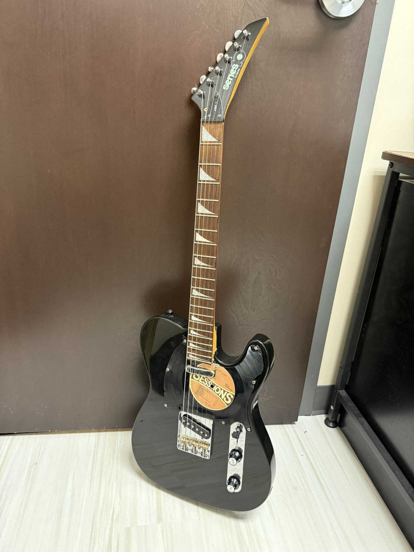 Series 10 Electric Guitar By Bently
