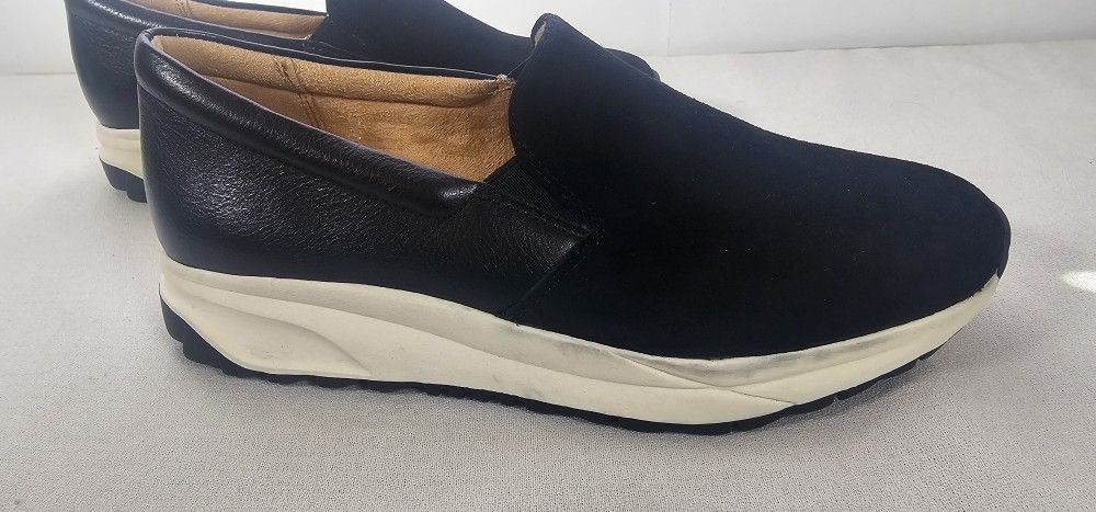 New Naturalizer Slip On Black Casual Shoes - Women’s Size 7.5