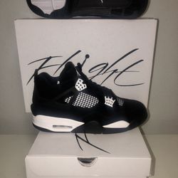 Air Jordan Retro 4 “White Thunder”