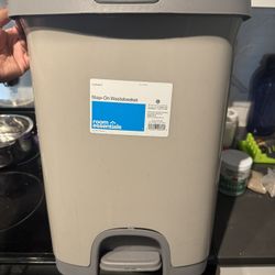 Never Used - 7gal Trash can 