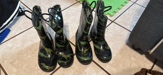 Boys rain boots