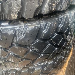 Tires 255/75/R17