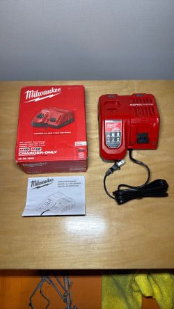 Milwaukee M12 and M18 12-Volt/18-Volt Lithium-Ion Multi-Voltage Rapid Battery Charger