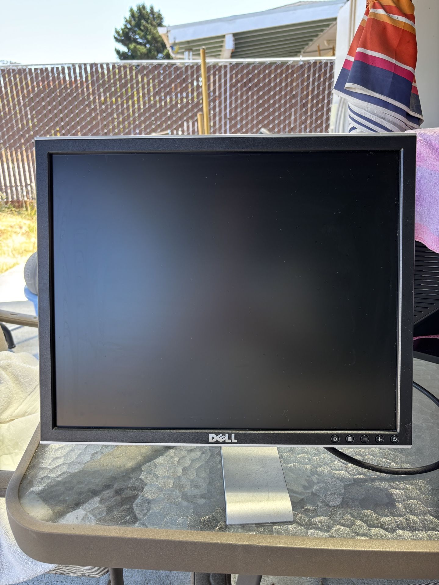 Dell 19” Monitor (E198FP) – Works Great!