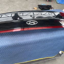 2022 Hyundai Spoiler Complete With Camera