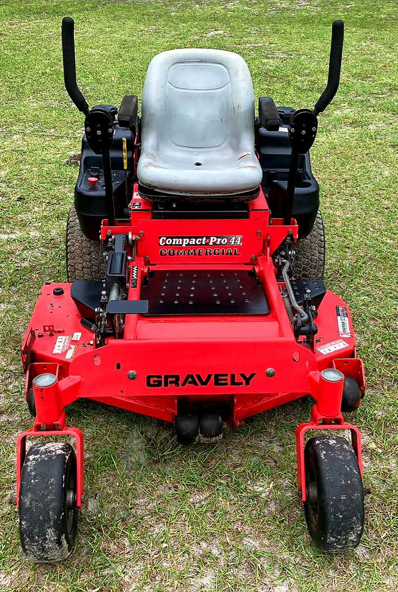 Gravely Compact pro 44 zero turn riding lawn mower