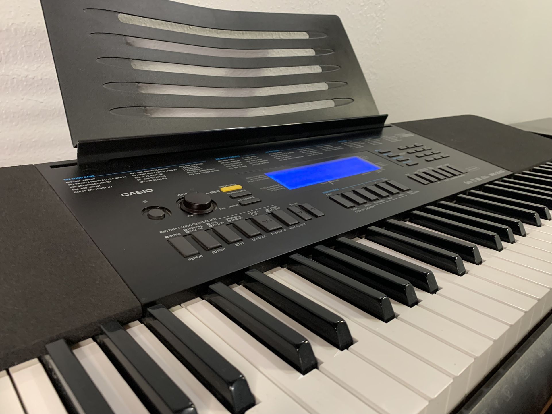 Casio Keyboard Wk 245 With Sustain Pedal and Stand 76 Keys for