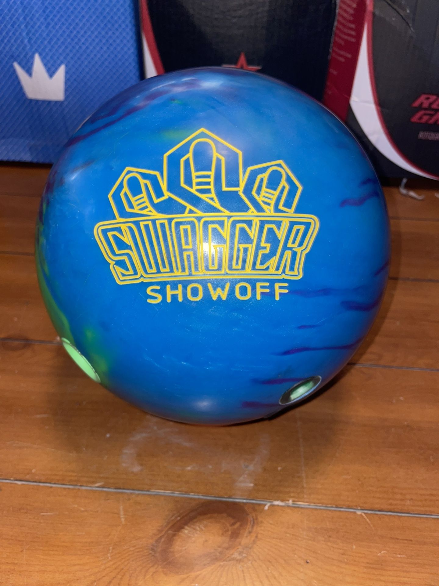 $170 SWAG SWAGGER SHOWOFF BOWLING BALL 15 POUNDS