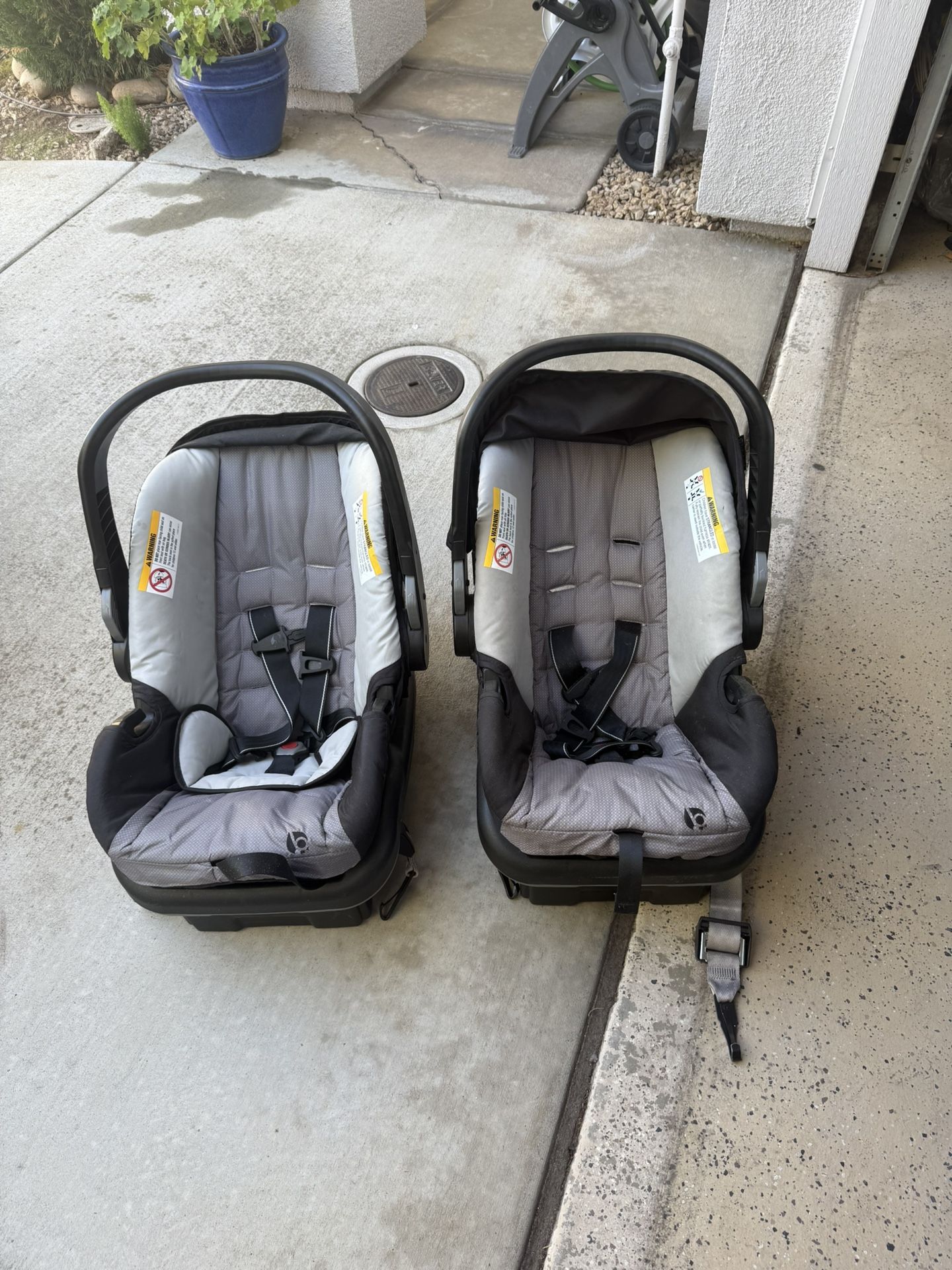 Two Baby Trend EZ Ride  Infant Car seats 