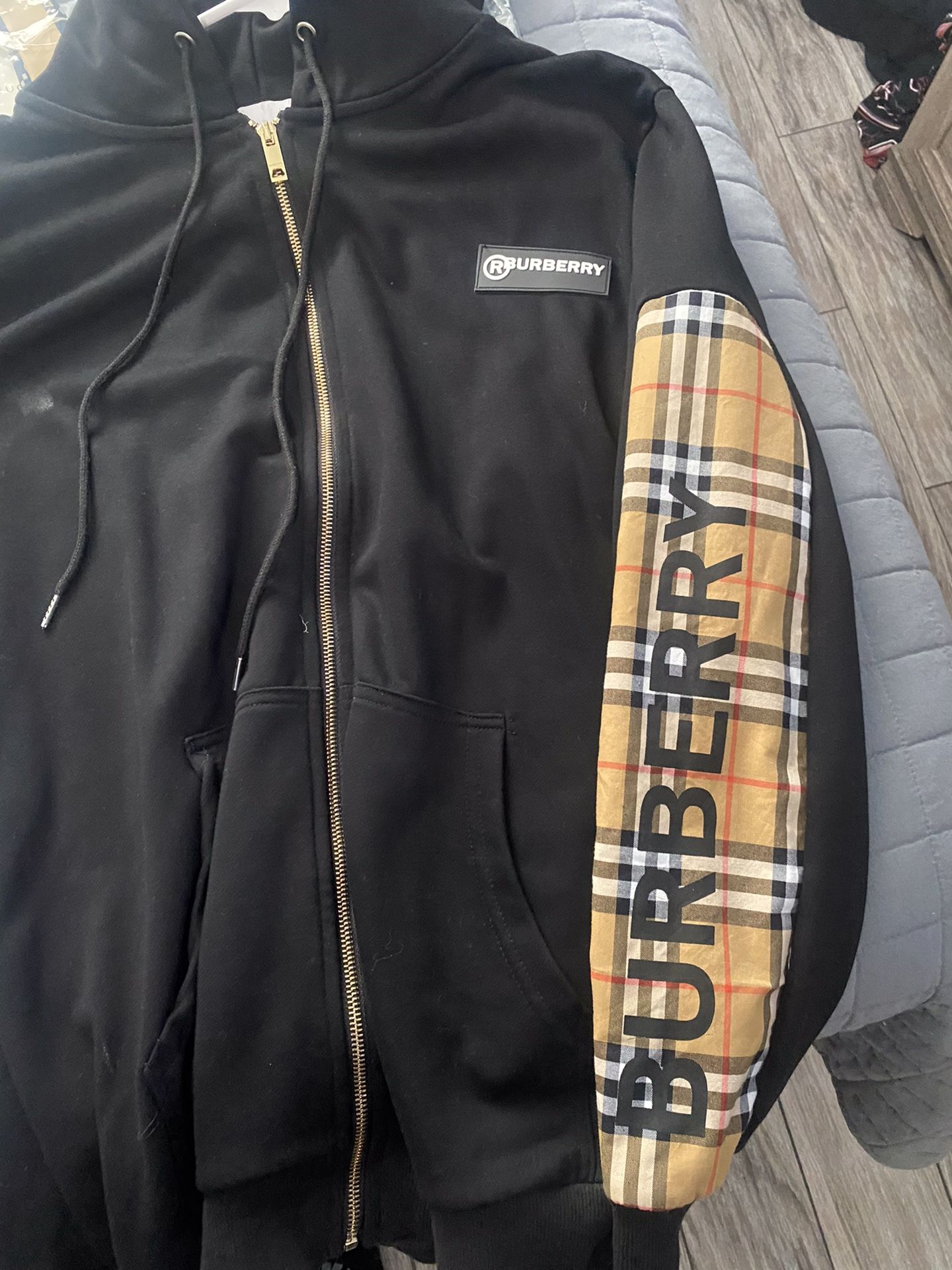 Burberry Sweater Mens Size S,M,L