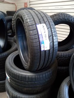 New Set Of Tires 305 40 22 
