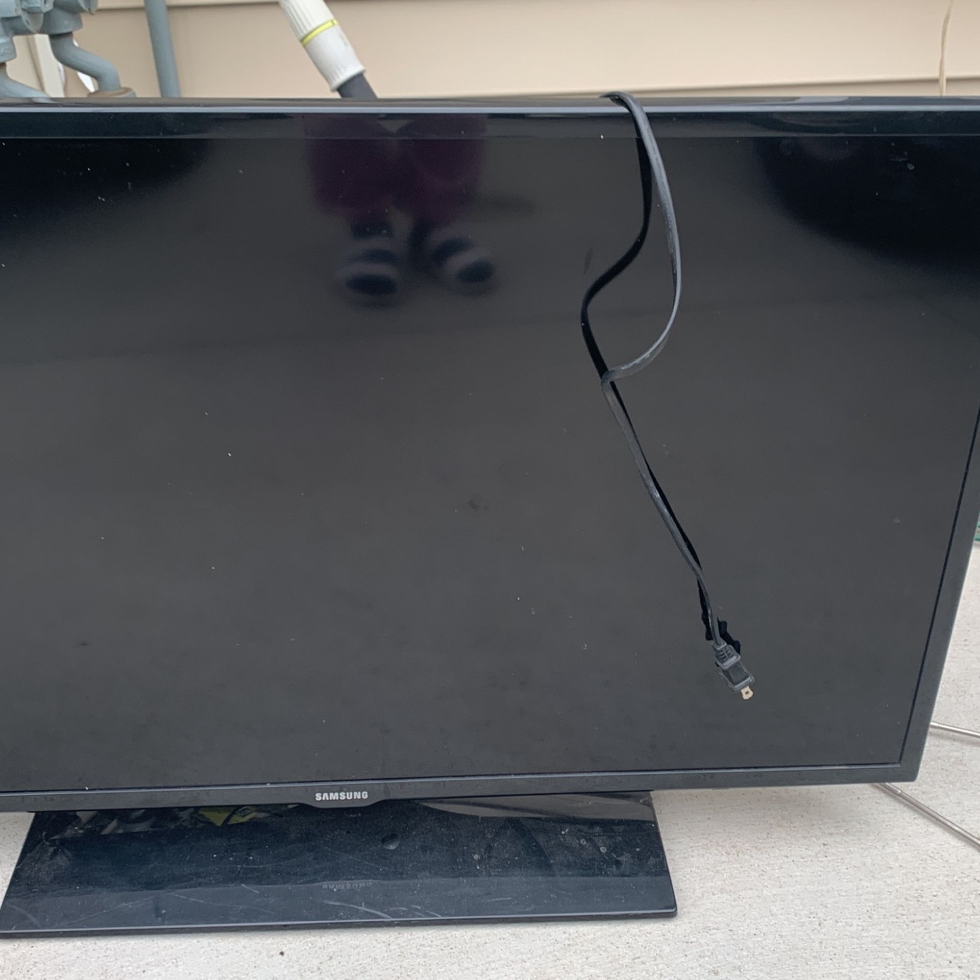 Samsung TV 44 Inches