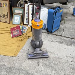 Dyson Vacuum Cleaner_