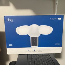 Ring Floodlight Cam Pro 2nd Gen, Wired Retinal 4K for Ultra-Clear Video, 10x Enhanced Zoom, ultra-bright motion-activated floodlights - White