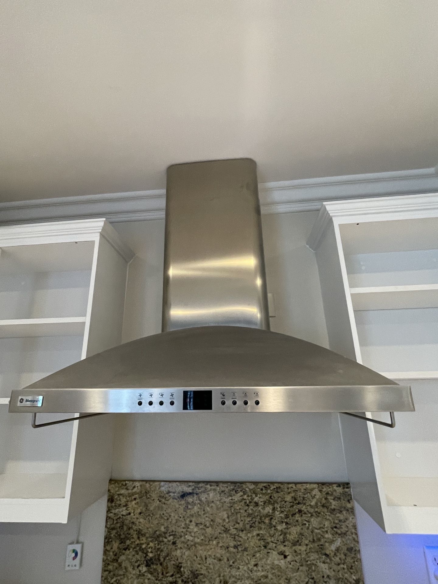 GE Monogram 36” Range Hood Model ZV950SDSS for Sale in Agua Dulce, CA
