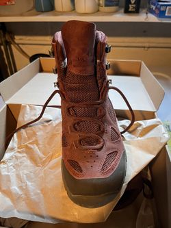 Women’s Vasque Hiking Boots Size 8