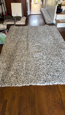 IKEA 5’7”x7x7” Thick Pile Rug