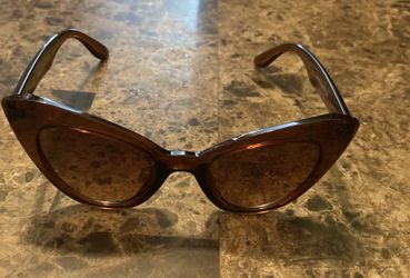 Lady’s brown sunglasses
