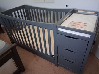 Graco baby crib