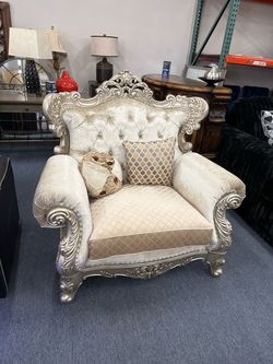 Baroque Style Tufted Accent Chair