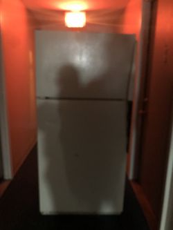 Fridge in great condition Just needs new handles