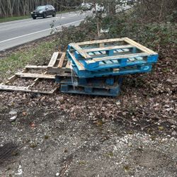 Free - Wooden Pallets