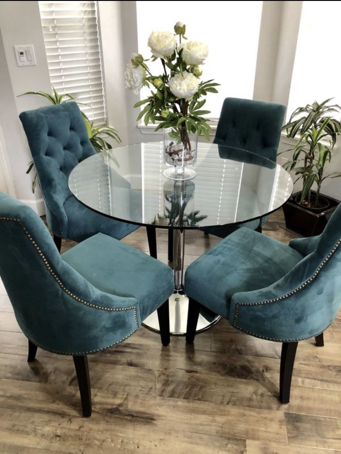 TEAL GREEN VELVET 4 DINING CHAIRS (TABLE IS NOT FOR SALE !!) PRICE FIRM!!!