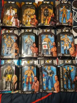 12 Aew Collectible Wrestling Figures 