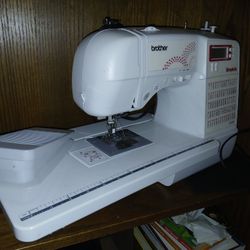 Brother Simplicity Sewing Machine SB700t