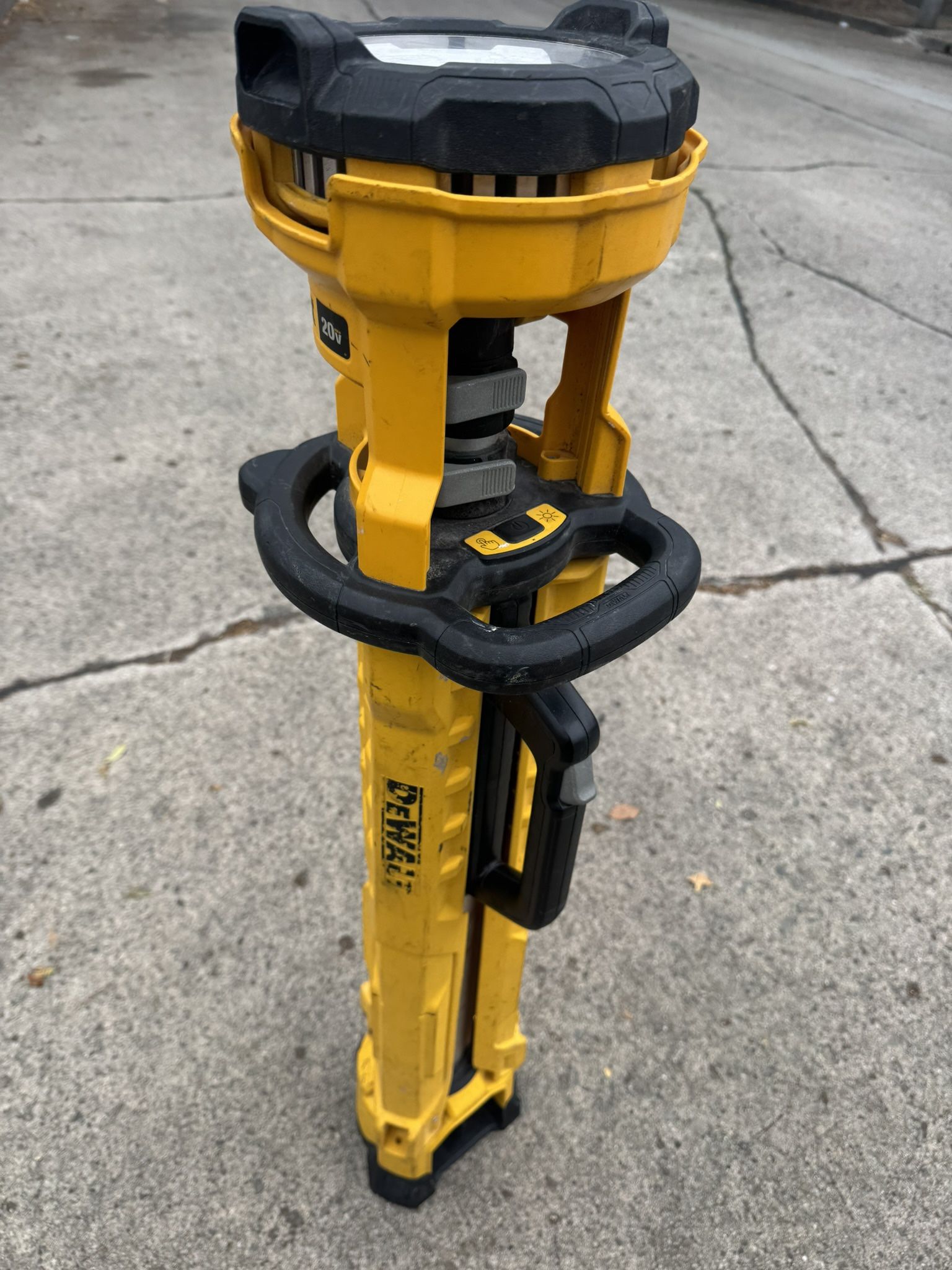 Dewalt Tripod Light