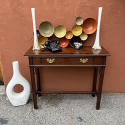 Vintage Councill Craftsmen Burl Mahogany Console Table – Chippendale Style, Solid Wood w/ Brass Hardware  ⸻  Description:  Elegant and well-crafted Co