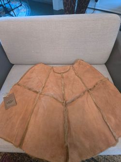 NEW, NEVER WORN UGG BRAND CHESTNUT SUEDE PONCHO SWEATER