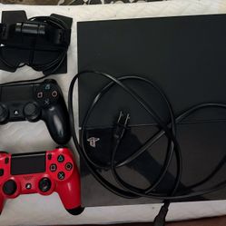 PS4 Console+2 Wireless Remotes+Remote Charging Dock