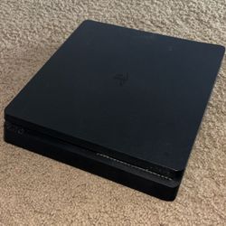 PlayStation 4 Slim (PS4)