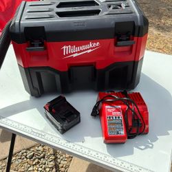 Milwaukee M18 Portable Wireless Vacuum