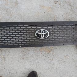 2018 Toyota Tundra Grille