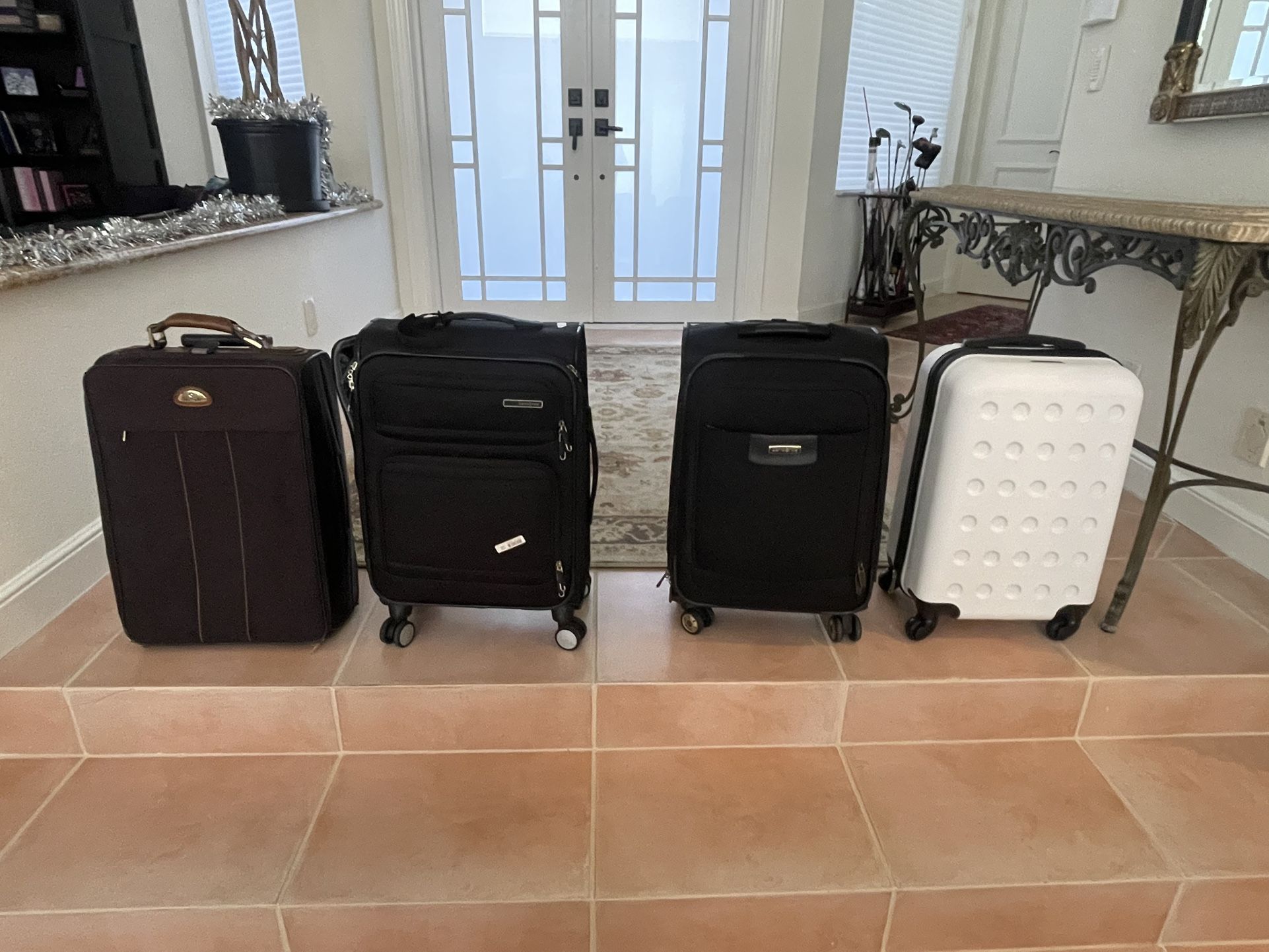 Carry On Sized Suit Cases For Sale