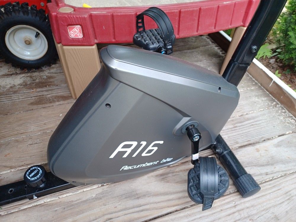 Snode R16 Recumbent Bike