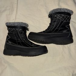 Women’s Faux Fur Boots Size 6w 