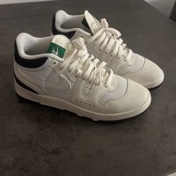 Nike Shoes men’s Size 5.5