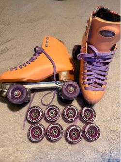 Moxi Skates - Peach size 9
