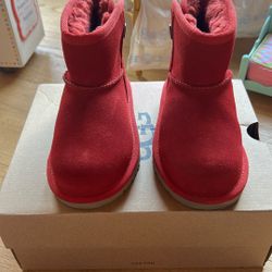 UGG Boot Little kids Size 9