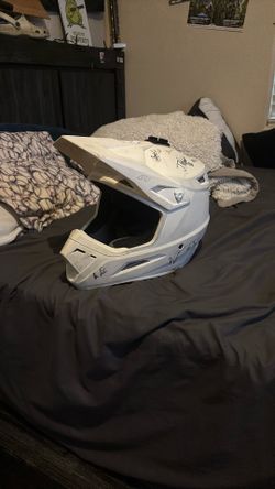 ANSWER white Youth Large helmet DOT approved