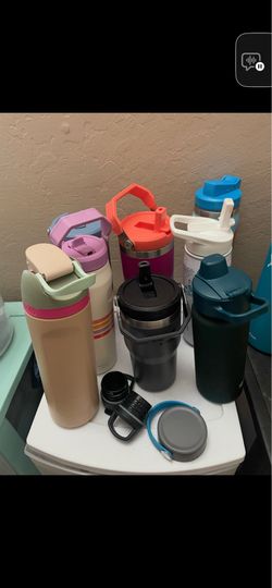 Lots of Stanley & owala & hydroflasks