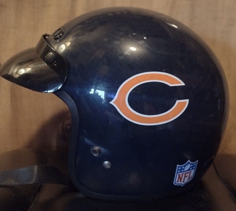 chicago bears motorcycle helmets Chicago Bears NFL DOT Motorcycle Helmet (L)
