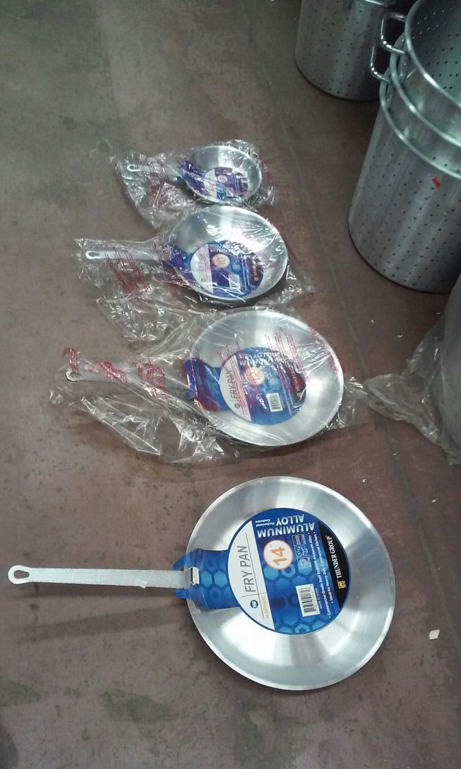 Cheap fry pans for home or commercial use