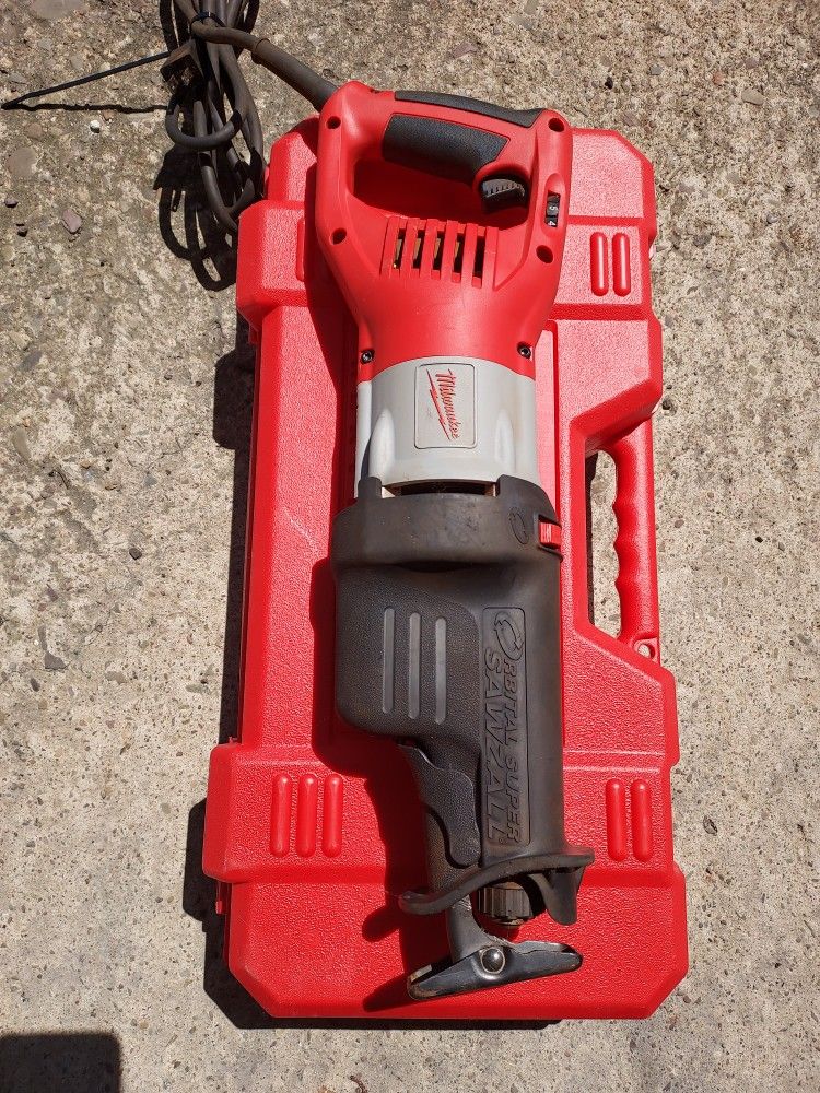 MILWAUKEE 6538-21 ORBITAL SAWZALL RECIPROCATING SAW WITH CASE.    MAKE OFFERS!